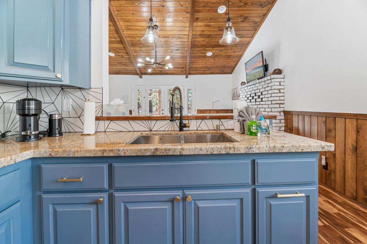 Yellow Pine Lodge - Charming Cottage Style Cabin With Peak-A-Boo Lake And Mountain Views Lac Big Bear Extérieur photo