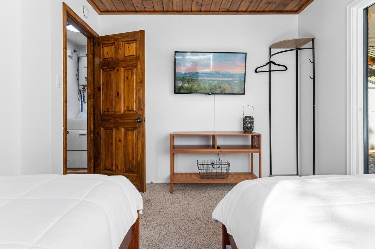Yellow Pine Lodge - Charming Cottage Style Cabin With Peak-A-Boo Lake And Mountain Views Lac Big Bear Extérieur photo